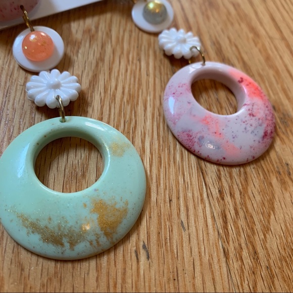 Handmade vintage upcycled resin galaxy earrings - Picture 7 of 7